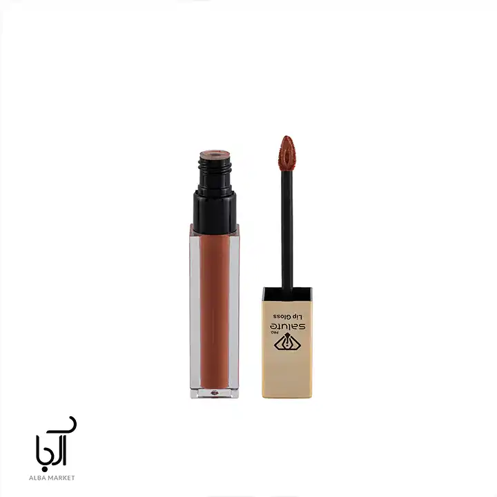 رژ لب مایع ضدآب سالوته با رنگ جذاب و بافت مخملی روی لب